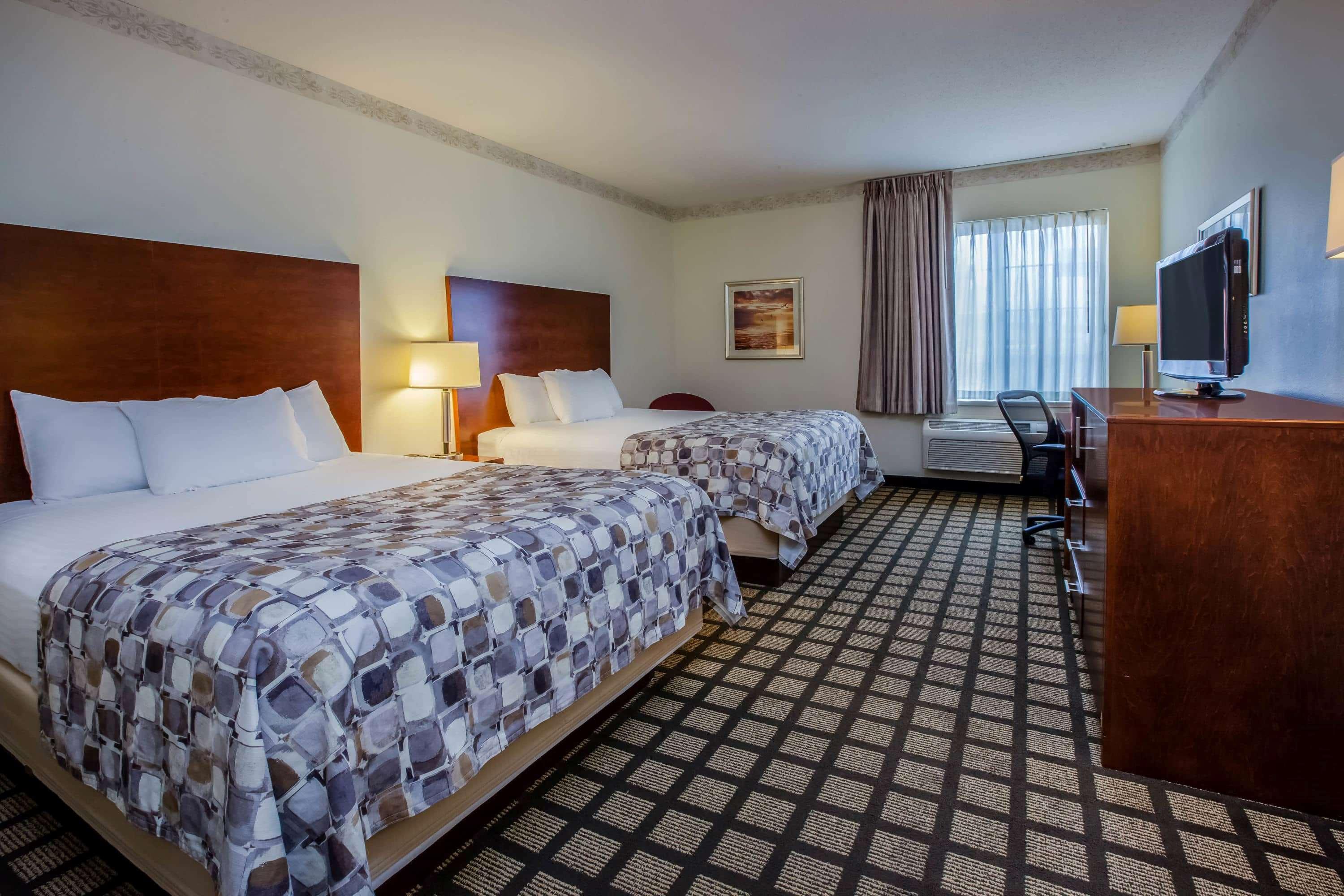 Baymont By Wyndham Mackinaw City Exterior photo