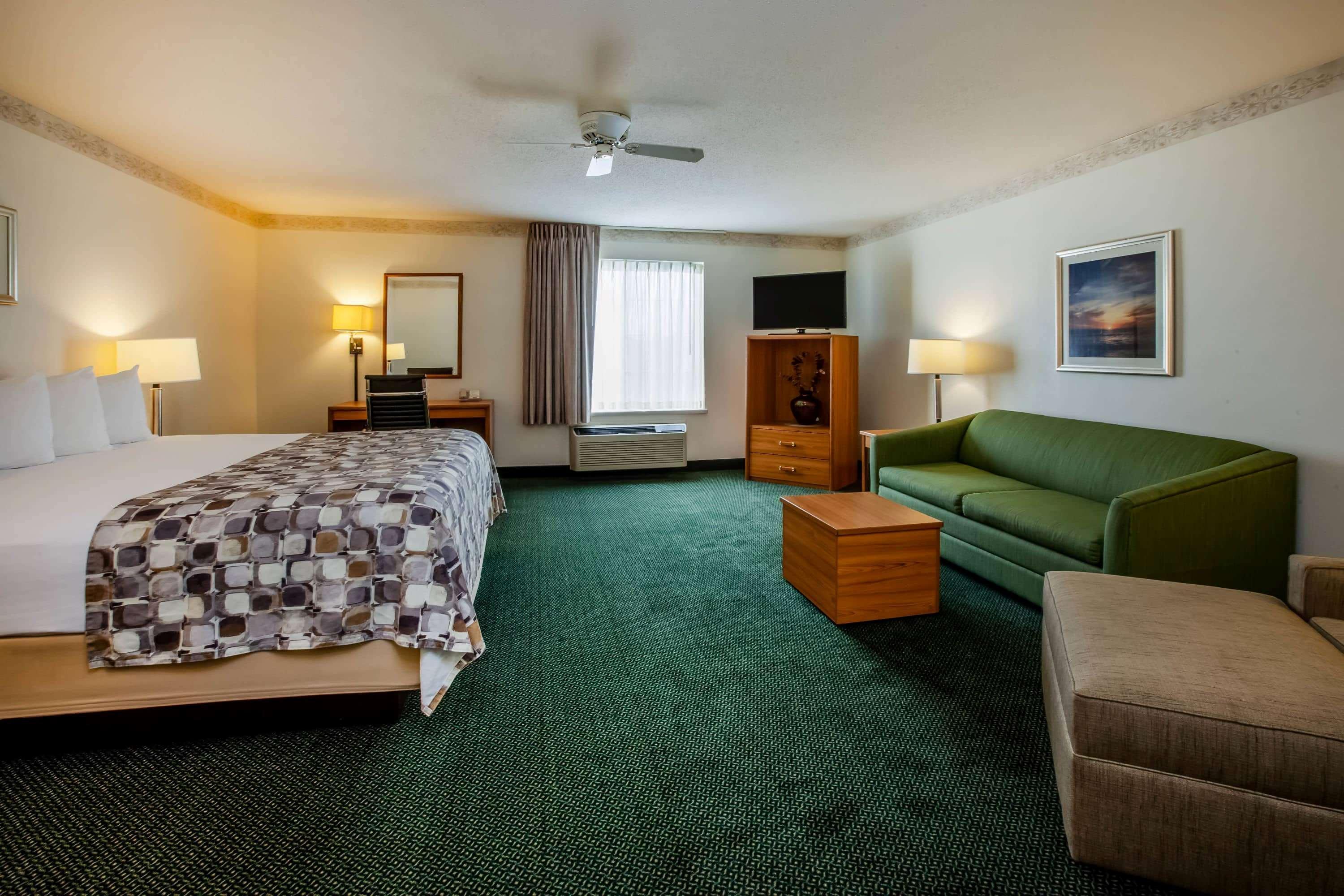 Baymont By Wyndham Mackinaw City Exterior photo