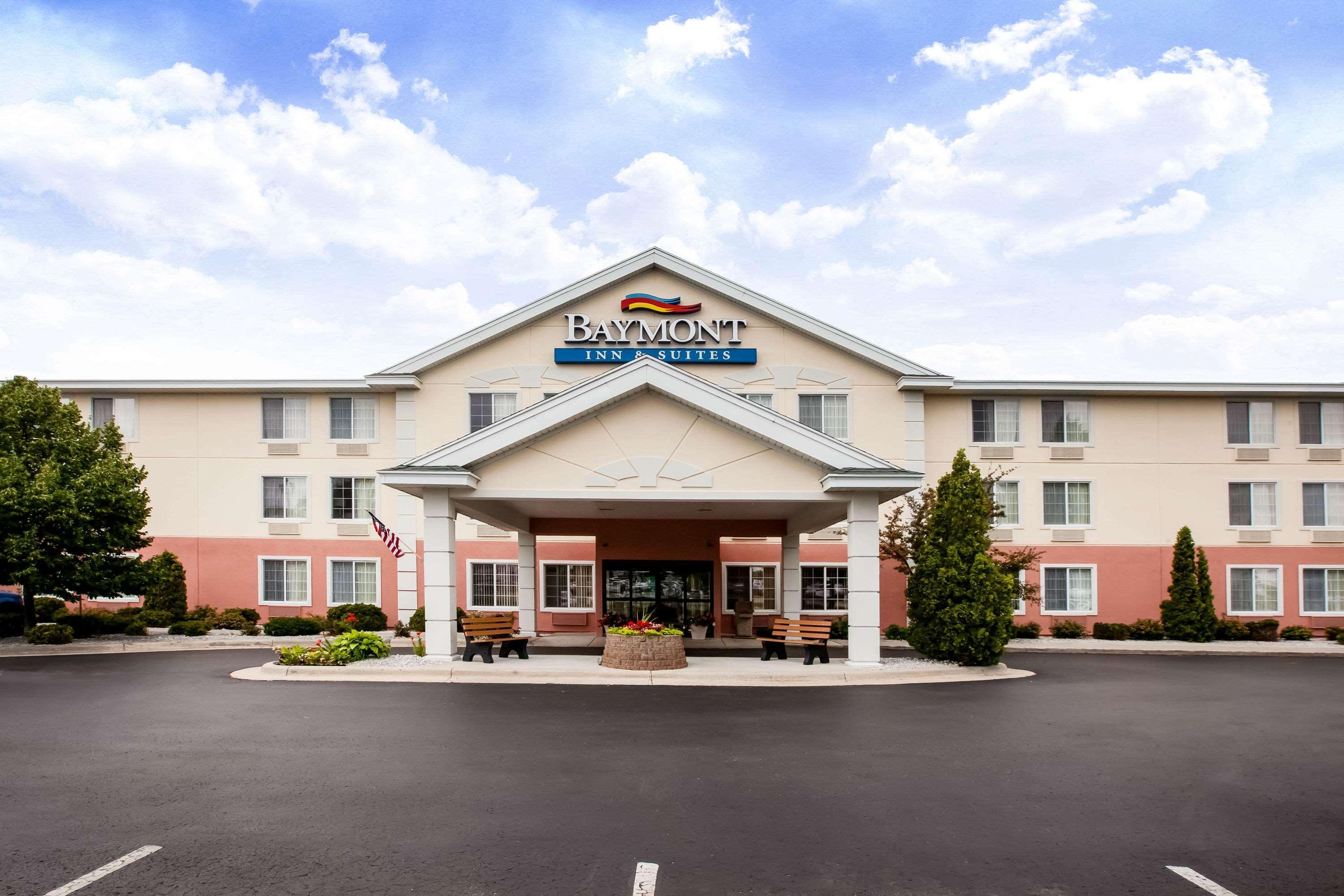 Baymont By Wyndham Mackinaw City Exterior photo