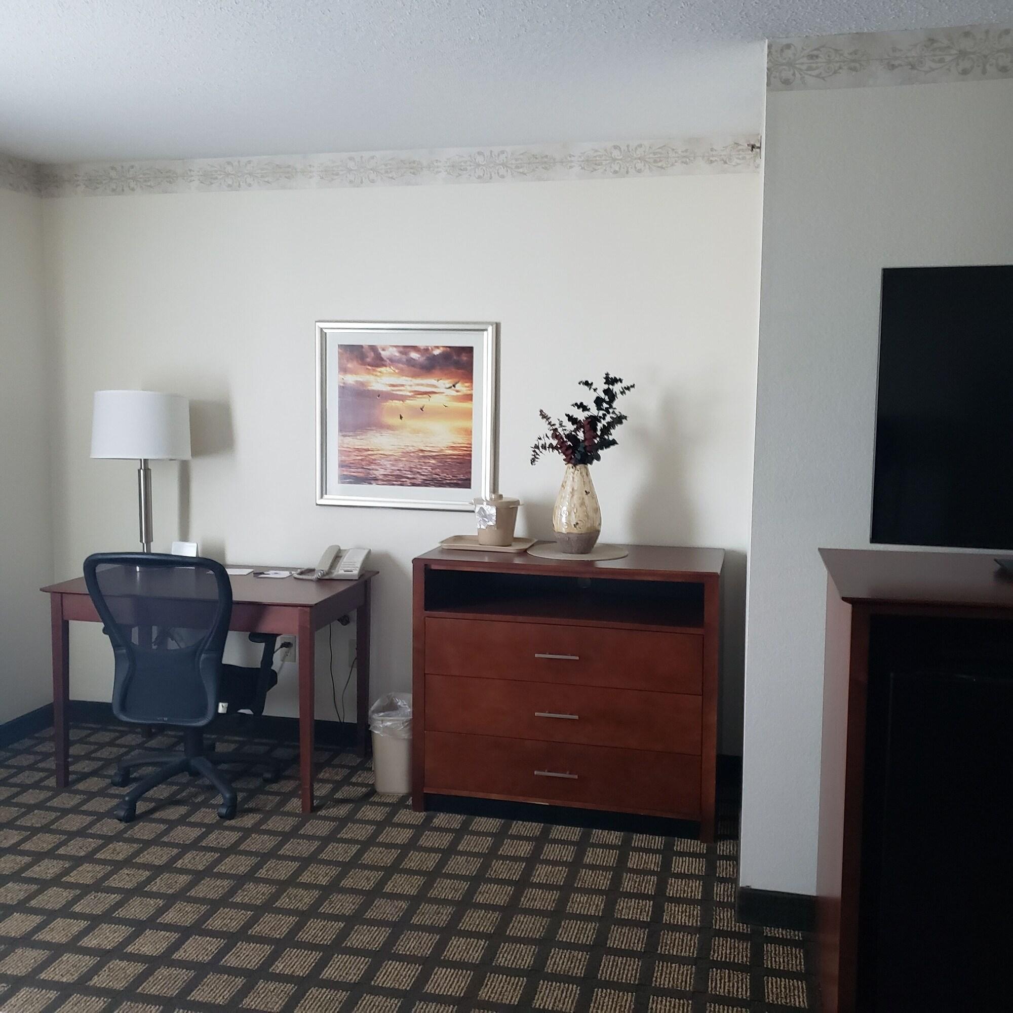 Baymont By Wyndham Mackinaw City Exterior photo
