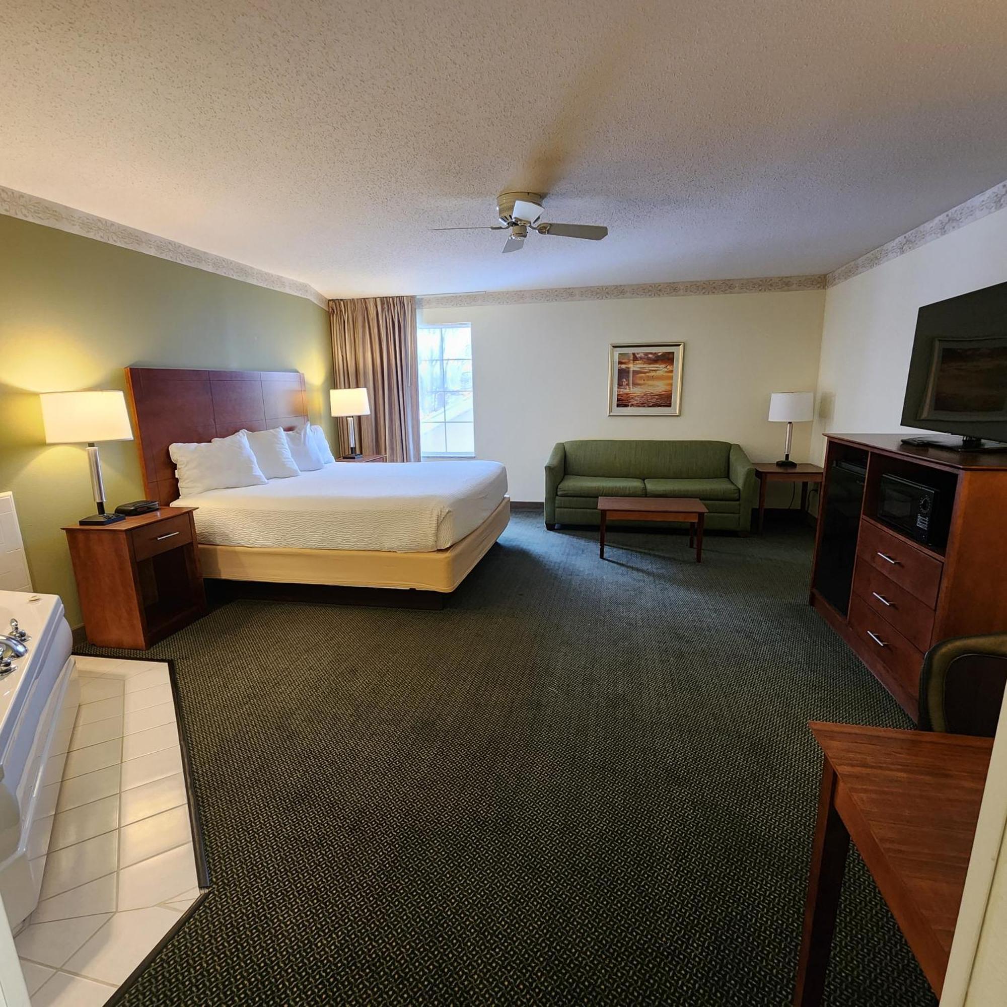 Baymont By Wyndham Mackinaw City Exterior photo