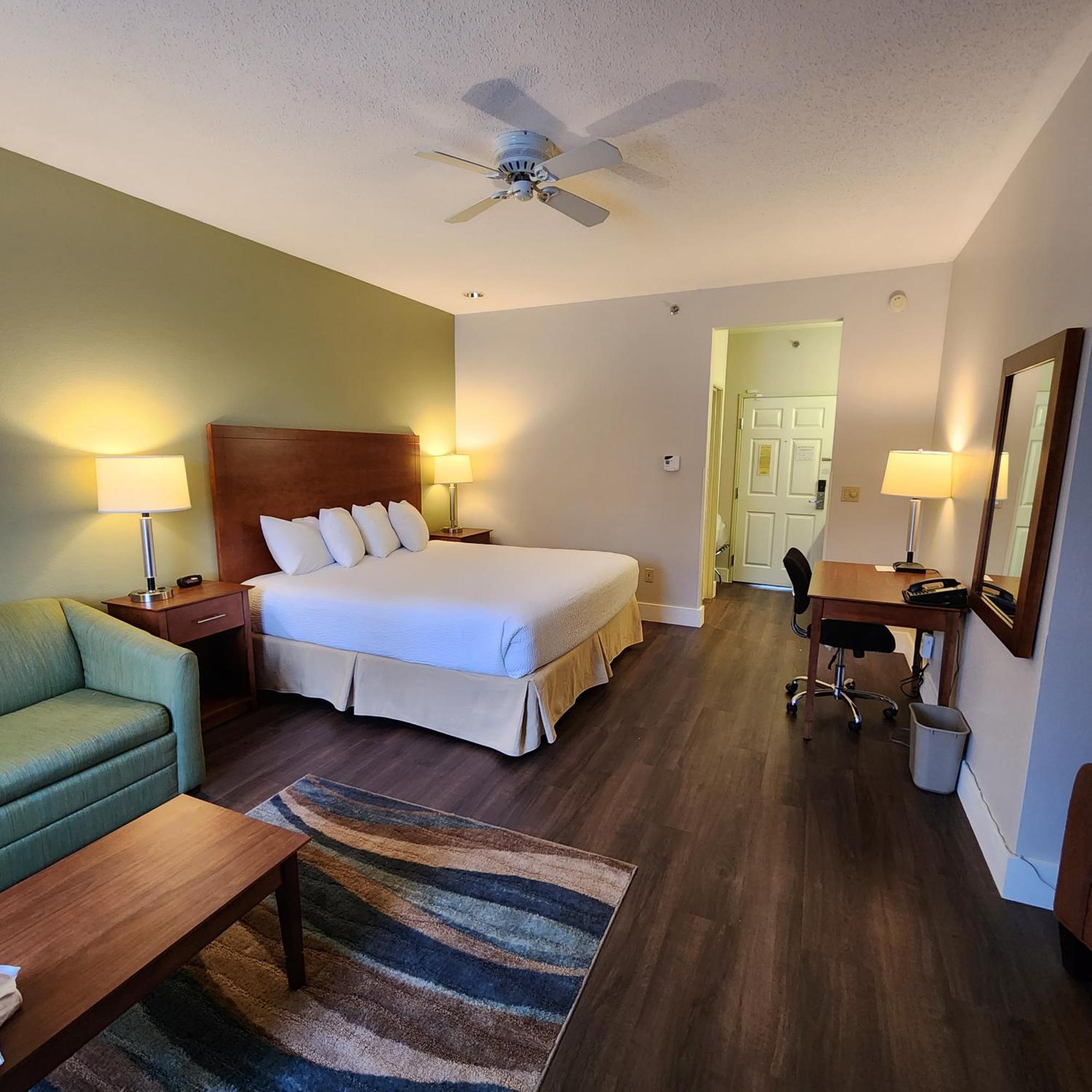 Baymont By Wyndham Mackinaw City Exterior photo