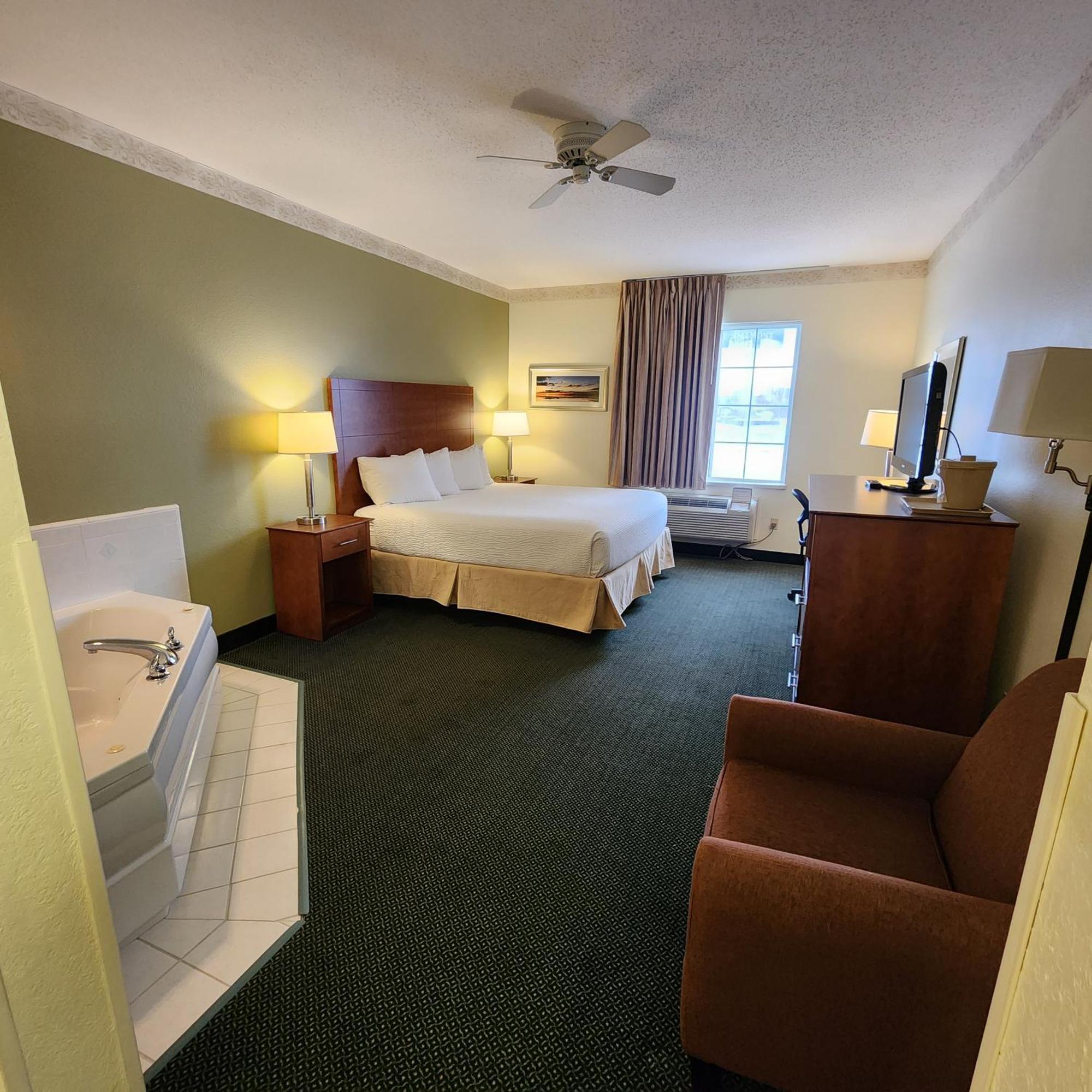Baymont By Wyndham Mackinaw City Exterior photo