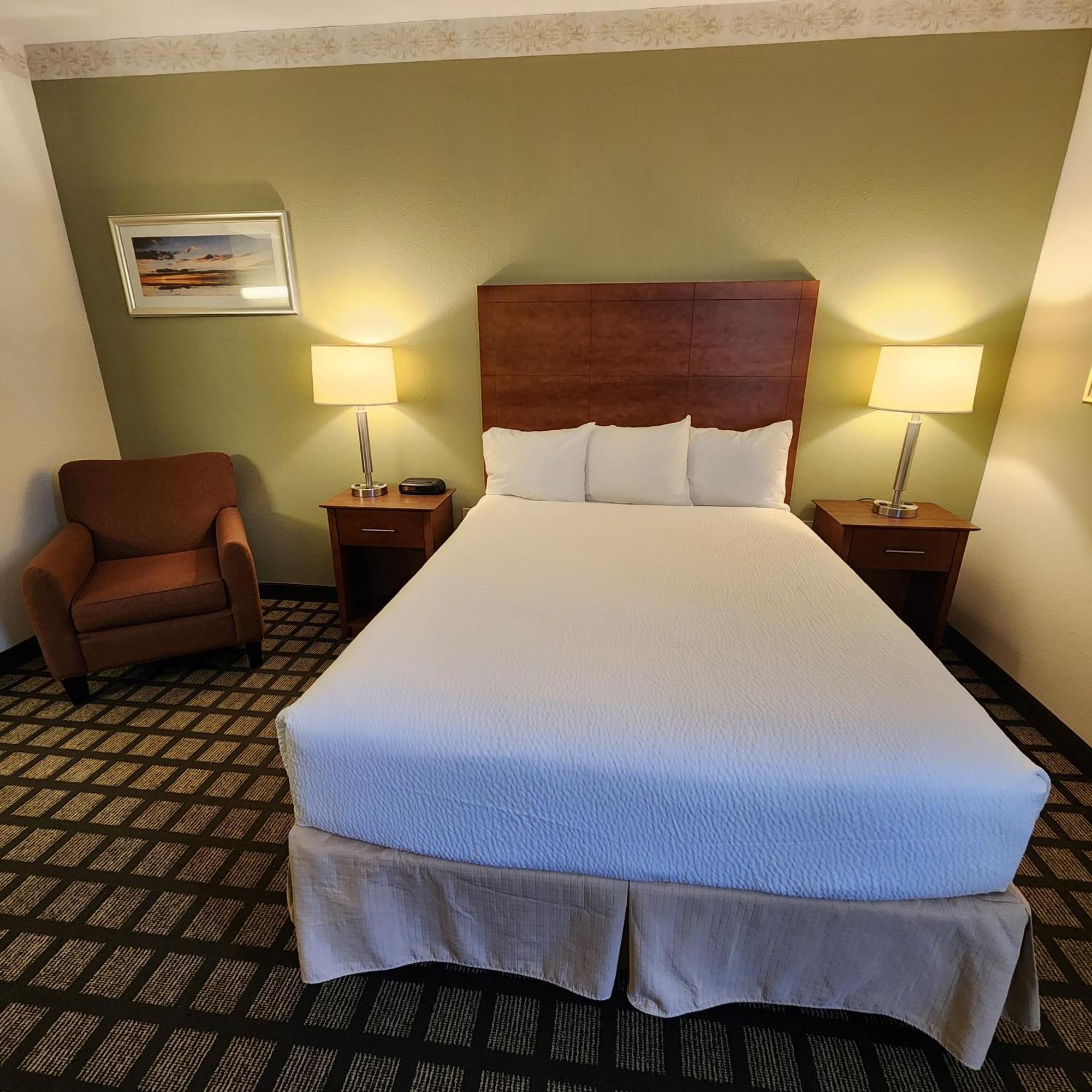 Baymont By Wyndham Mackinaw City Exterior photo