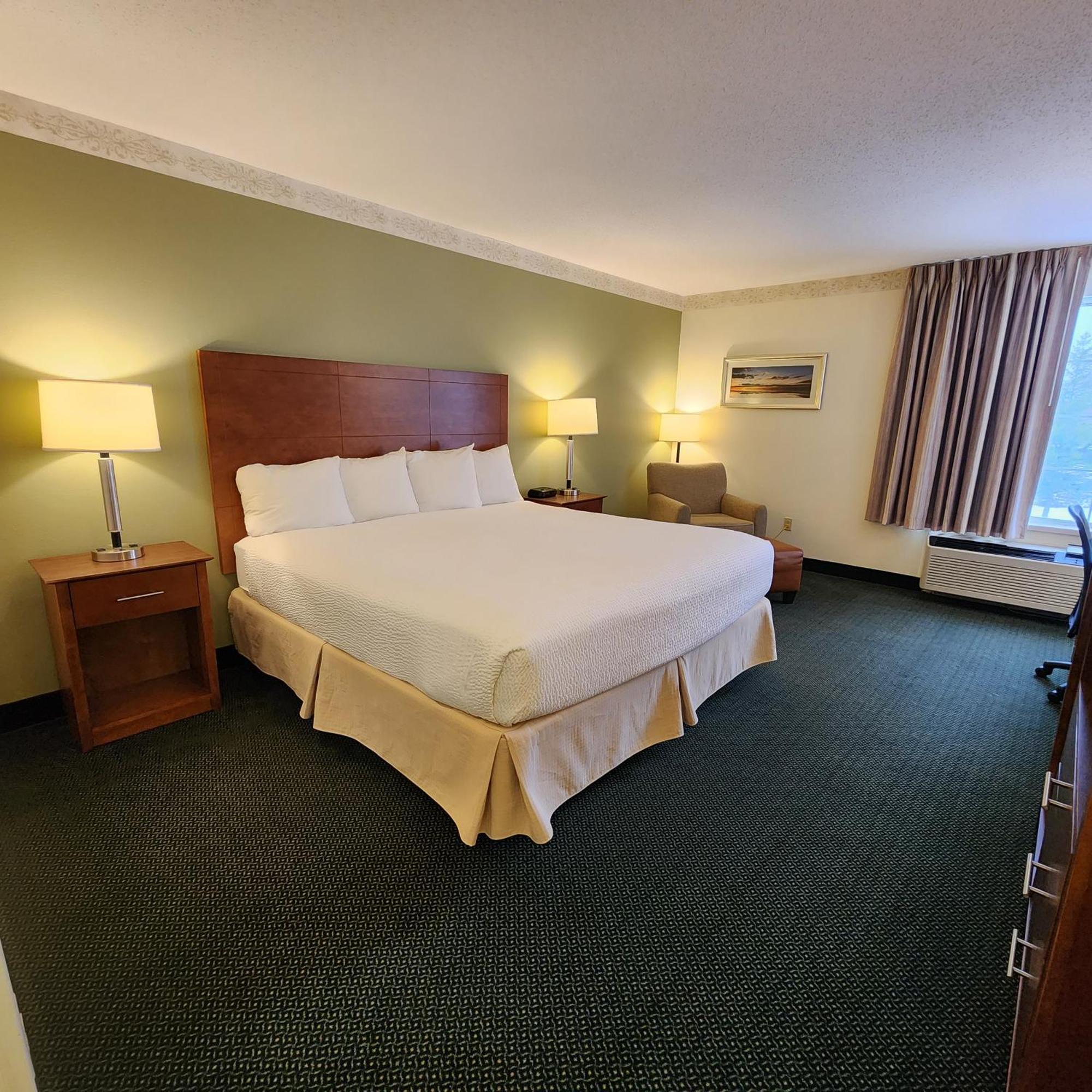 Baymont By Wyndham Mackinaw City Exterior photo