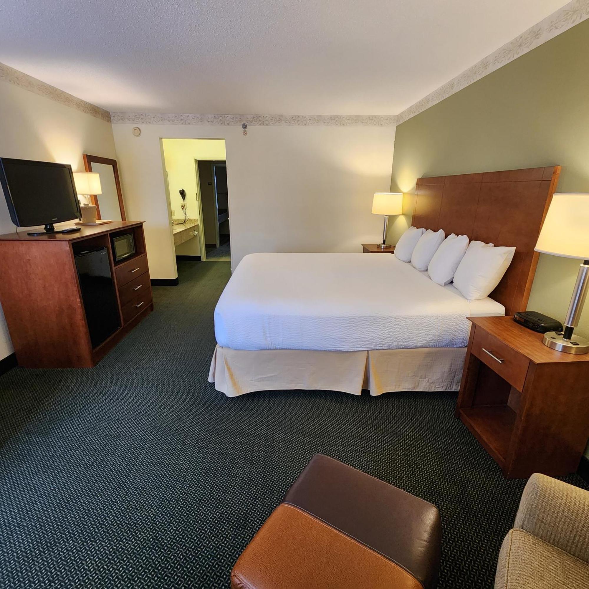Baymont By Wyndham Mackinaw City Exterior photo