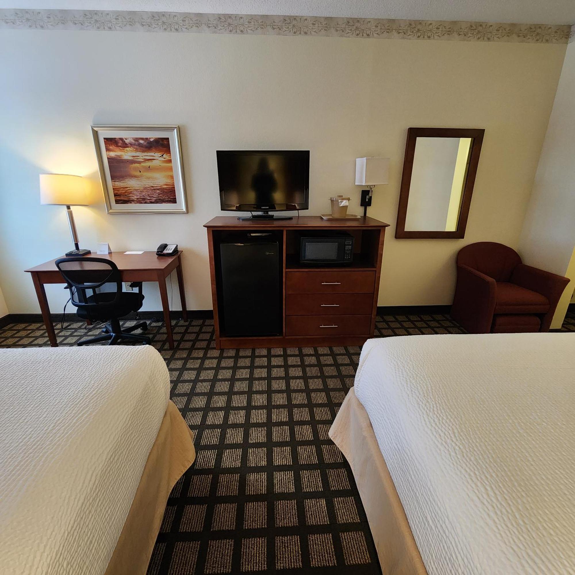 Baymont By Wyndham Mackinaw City Exterior photo
