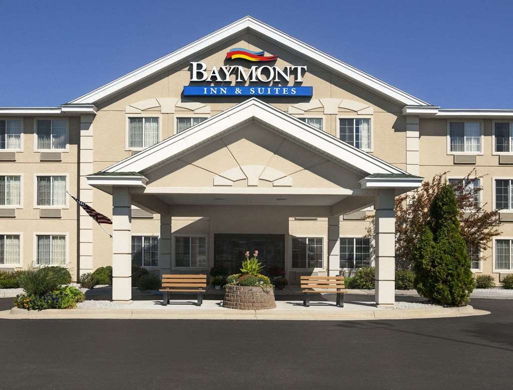 Baymont By Wyndham Mackinaw City Exterior photo